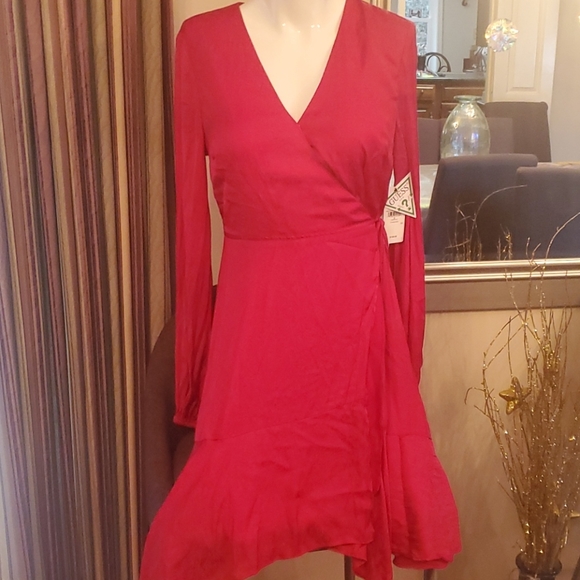 Nwt guess wrap dress in cherry size small - Picture 1 of 5